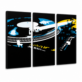 Tablou POP ART pictat manual DJ 3 buc dj3 – Vizualizare 3D a tabloului pictat manual pe fundal alb. Culori dominante: negru, albastru, galben, alb.