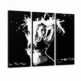 Tablou POP ART pictat manual Jessica Alba 3 piese de sine – Vizualizare 3D a tabloului pictat manual pe fundal alb. Culori dominante: negru, alb.