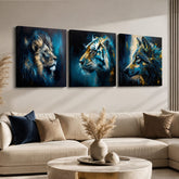 Set 3 tablouri Papilora Wild Kingdom Leu Tigru Lup, deasupra canapelei într-un living modern și elegant.