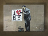 Clasic tablou pe pânză cu motivul Street ART – Banksy, bărbat în costum, peisaj, mare și plajă în violet-albastru nuanțe, viață urbană, execuție multi-panou – principală
