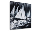 Modern tablou pe pânză cu motivul BĂRCI, ocean, valuri, cer, mare și plajă în alb-gri nuanțe, atmosferă dramatică, aventură și natură – principală