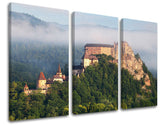 Clasic tablou pe pânză cu motivul SLOVACIA, castel, pădure, ceață ușoară, munți în maro-gri nuanțe, atmosferă liniștită, natură, execuție cu trei panouri – principală