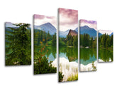 Clasic tablou pe pânză cu motivul SLOVACIA, munte, lac, pădure, natură în violet-roz nuanțe, atmosferă liniștită, natură și singurătate, execuție multi-panou – principală