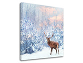 Clasic tablou pe pânză cu motivul ANIMALE, cerb, zăpadă, pădure, peisaj în alb-maro nuanțe, atmosferă liniștită, natură și singurătate, potrivit pentru sufragerie – produs