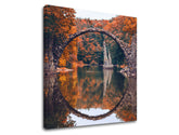 Clasic tablou pe pânză cu motivul KRAJINA, reflexie pe apă, arhitectură în portocaliu-roșu nuanțe, atmosferă liniștită, natură, potrivit pentru sufragerie – produs