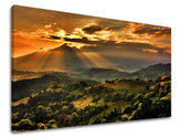 Clasic tablou pe pânză cu motivul munți, apus de soare, pădure, nori, peisaj în portocaliu-verde nuanțe, atmosferă liniștită, natură și singurătate – principală