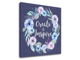 Modern tablou pe pânză cu motivul flori, natură în alb-violet nuanțe, atmosferă liniștită, creativitate și natură, potrivit pentru birou de lucru | Tablou de perete s textom Create and Inspire – produs