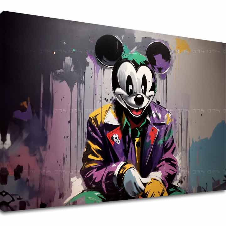 O pânză imprimată cu Mickey Mouse în costum de Joker, pe un fundal urban gri și violet, Papilora.
