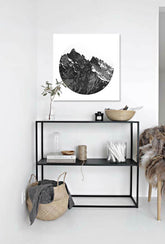 În stil scandinav tablou pe pânză cu motivul Element, munte, zăpadă, peisaj, natură în alb-negru nuanțe agățat în interiorul hol – interior