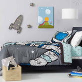 Geometric tablou pe pânză cu motivul PENTRU COPII, lună, floare, stele, automobil în alb-albastru nuanțe, atmosferă capricioasă, potrivit pentru cameră de copii – principală