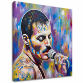 Modern tablou pe pânză cu motivul Freddie Mercury - Legenda pod reflektormi, microfon în violet-auriu nuanțe, atmosferă energică | Tablou Freddie Mercury - Legenda pod reflektormi – principală