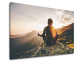 Clasic tablou pe pânză cu motivul JOGA, munți, soare, cer, motiv inspirațional în portocaliu-auriu nuanțe, atmosferă liniștită, potrivit pentru sufragerie – produs
