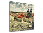O vedere aeriană a Pieței Orașului Vechi din Praga, cu acoperișuri roșii și cer noros, imprimată pe pânză, Papilora.