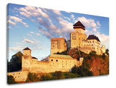 Modern tablou pe pânză cu motivul SLOVACIA, castel, turn, cer, nori în albastru-bej nuanțe, atmosferă liniștită | Tablou de perete SLOVACIA – principală