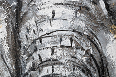 O vedere detaliată a picturii, evidențiind textura bogată și compoziția elefantului în tonuri de gri și accente aurii, Papilora.