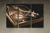 Pictat manual tablou pe pânză cu motivul DJ în maro nuanțe, atmosferă nostalgică, istorie muzicală | POP Art pictat manual tablou DJ – produs
