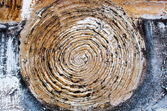 O vedere de aproape a picturii abstracte, evidențiind textura bogată și compoziția dinamică în nuanțe de auriu și alb-gri, Papilora.