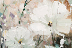 O vedere de aproape a picturii, evidențiind textura bogată și compoziția detaliată a florilor albe și a vegetației, Papilora.