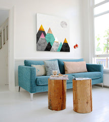 Geometric tablou pe pânză cu motivul Moonlight, munți, lună, natură în alb-albastru nuanțe agățat în interiorul birou de lucru, atmosferă liniștită – interior