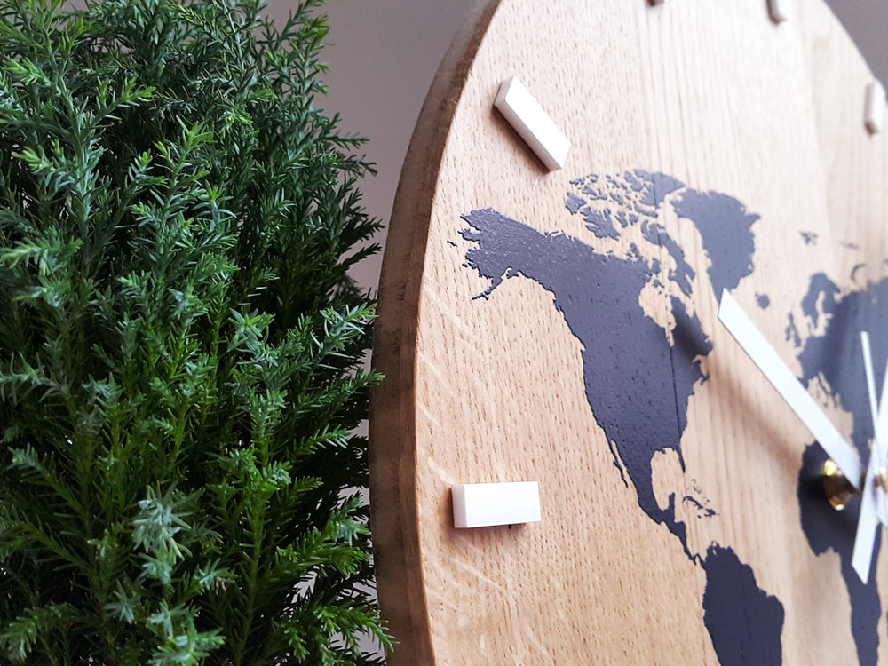 Ceas de perete din lemn Harta negru