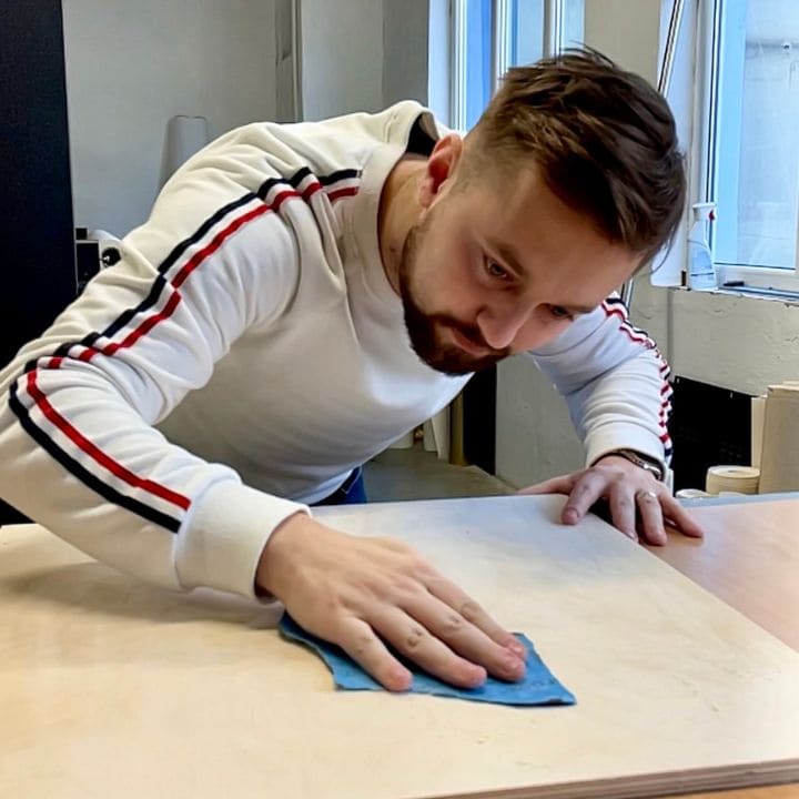 Pictură pe lemn - grădină nordică înfloritoare