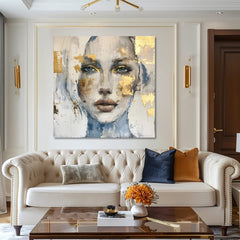 Imagine elegantă a unei femei Privire pătrunzătoare