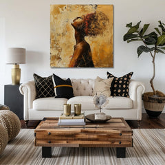 Imagine elegantă a unei femei Ascunsă în gânduri