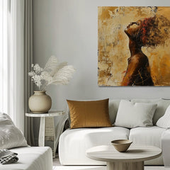 Imagine elegantă a unei femei Ascunsă în gânduri