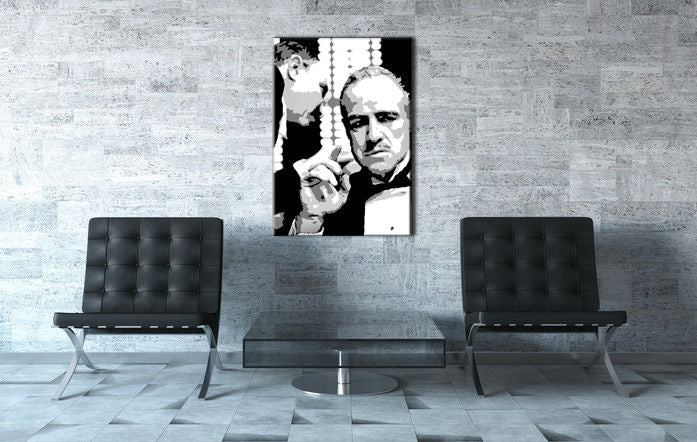 O pictură pe pânză, alb-negru, înfățișând un portret stilizat al lui Don Corleone, cu un fundal abstract, vizibilă pe un șasiu din lemn, Papilora.