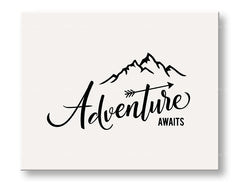 Modern tablou pe pânză cu motivul Adventure awaits, munți, motiv de călătorie, citat motivațional, natură în alb-negru nuanțe, potrivit pentru sufragerie – principală