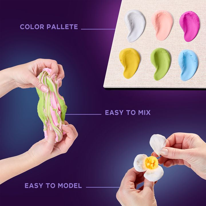 O vedere de aproape a cutiei de lemn cu flori artificiale colorate, albe, roz și albastre, pentru un set de artă senzorială, Papilora.