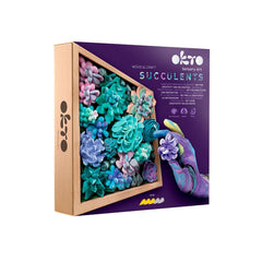 Un set de artă senzorială cu suculente colorate, în nuanțe de verde, roz și violet, într-o cutie de lemn, gata de asamblat, Papilora.