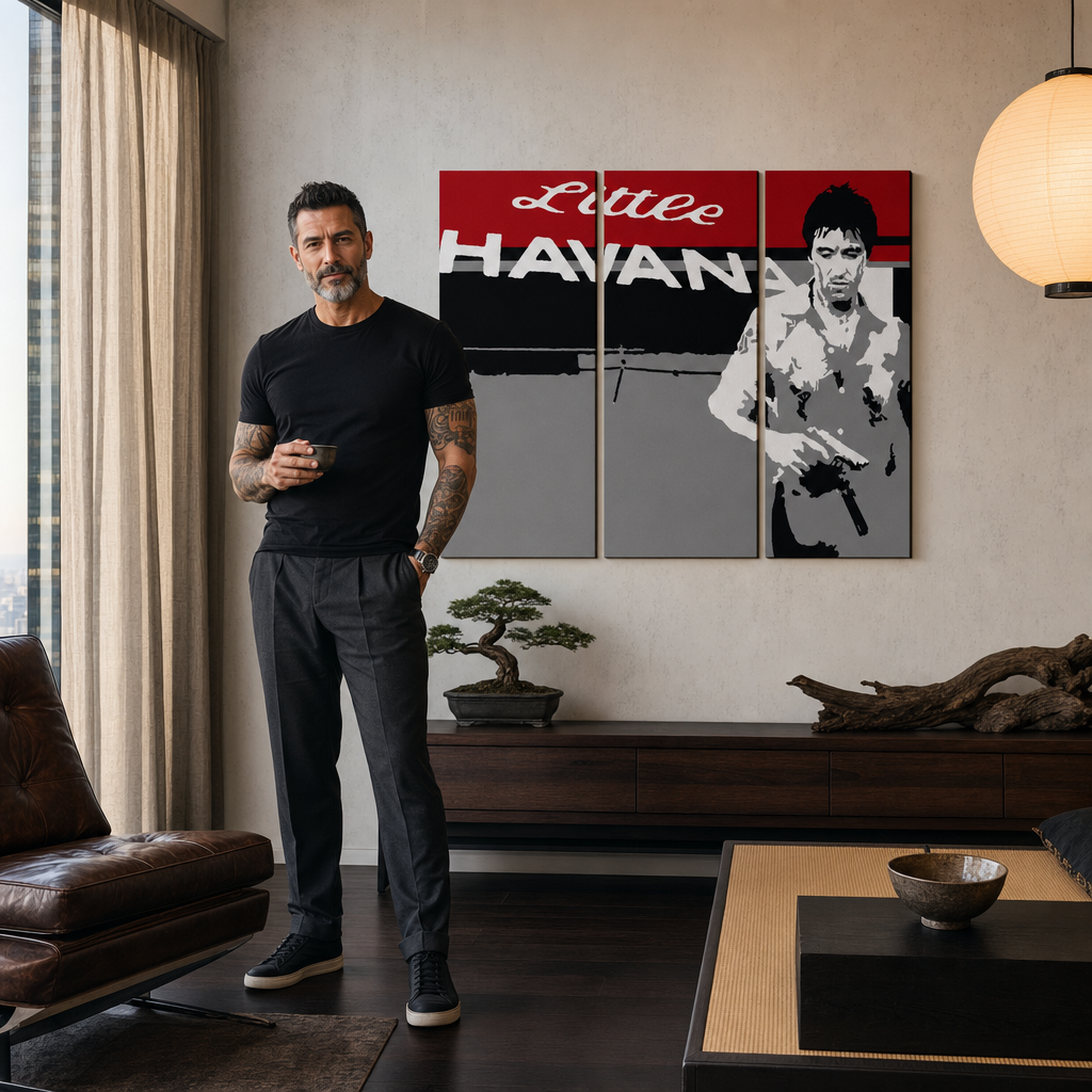 Tablou POP ART pictat manual Scarface - AL PACINO 3 piese al39 – tablou într-un interior modern masculin, vizualizare lifestyle. Culori dominante: roșu, negru, gri, alb.