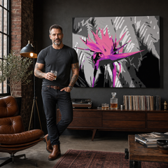 Pictate manual POP Art Flower 1 bucată imagine flo5 – tablou într-un interior modern masculin, vizualizare lifestyle. Culori dominante: negru, roz, mov.