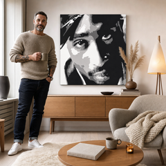 Tablou POP ART pictat manual 2 PAC 1 bucată 2pac – tablou într-un interior modern masculin, vizualizare lifestyle. Culori dominante: negru, alb, gri.