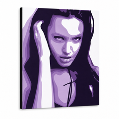 Tablou POP ART pictat manual Angelina Jolie 1 parte aj2 – Vizualizare 3D a tabloului pictat manual pe fundal alb. Culori dominante: mov, negru, alb.