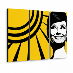 Tablou POP ART pictat manual Audrey HEPBHURN 3 bucăți ah2 – Vizualizare 3D a tabloului pictat manual pe fundal alb. Culori dominante: galben, negru, alb.