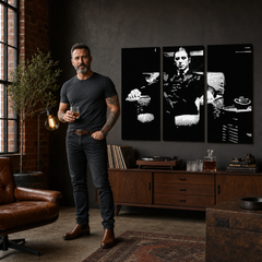 Tablou POP ART pictat manual GODFATHER 3 buc god8 – tablou într-un interior modern masculin, vizualizare lifestyle. Culori dominante: negru, alb, gri.