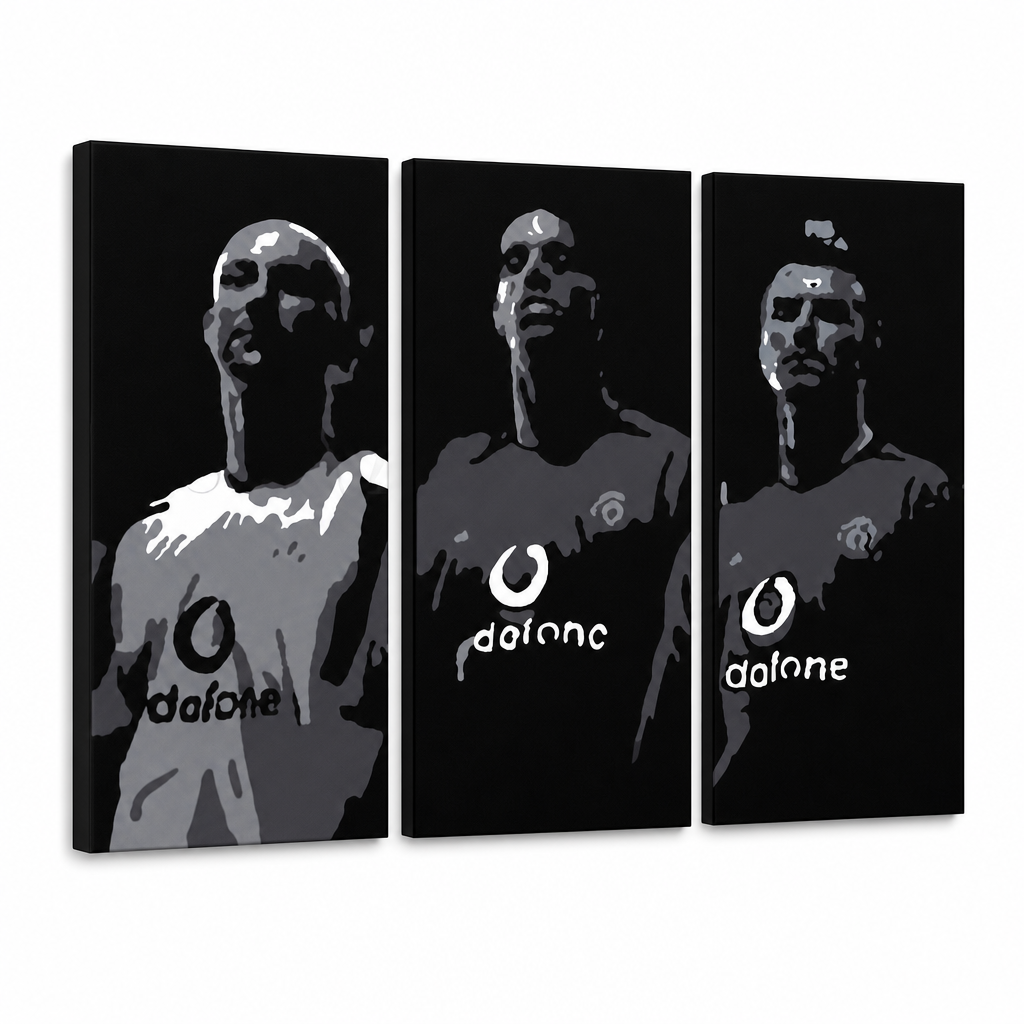 Tablou POP ART pictat manual Manchester United 3 buc manual – Vizualizare 3D a tabloului pictat manual pe fundal alb. Culori dominante: negru, alb, gri.