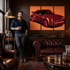 Tablou POP ART pictat manual PORSCHE 911 3 bucăți por – tablou într-un interior modern masculin, vizualizare lifestyle. Culori dominante: portocaliu, roșu, negru.