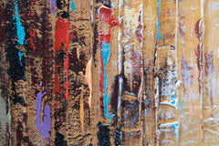 O vedere de aproape a picturii, evidențiind textura bogată și compoziția abstractă cu siluete umane și o umbrelă, Papilora.