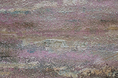 O vedere de aproape a picturii abstracte, evidențiind textura bogată și compoziția detaliată a peisajului cu apus, Papilora.
