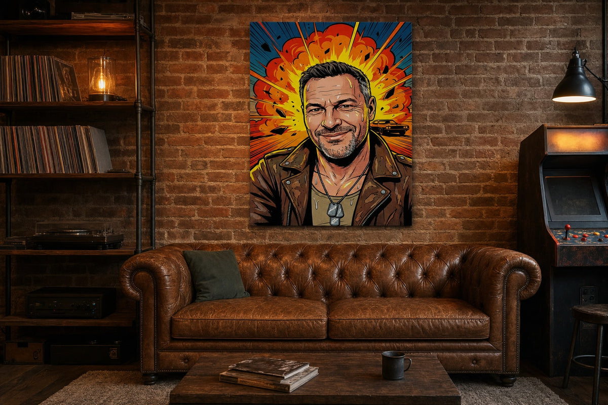 Tablou pop-art de acțiune pe pânză deasupra unei canapele din piele într-un living loft cu perete de cărămidă – cadou pentru bărbat, Papilora