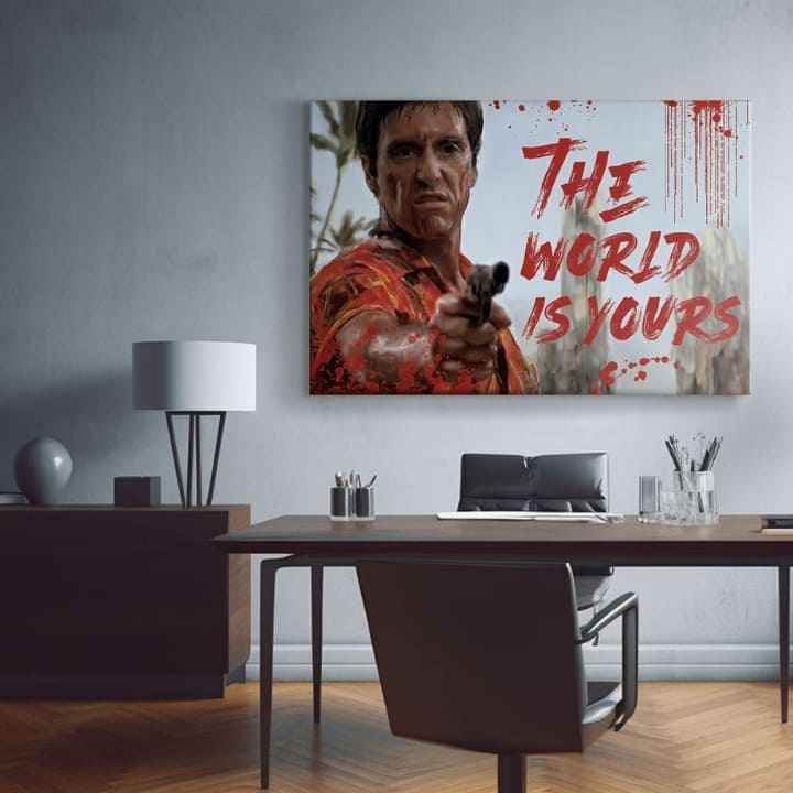 Pop art tablou pe pânză cu motivul Krvavý Tony Montana so zbraňou v ruke, peisaj în alb-roșu nuanțe, forță și putere | Scarface tablou pe pânză Krvavý Tony Montana so zbraňou v ruke – produs
