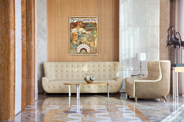 Geometric tablou pe pânză cu motivul BISCUITS LEFEVRE-UTILE – Alfons Mucha, pasăre în crem-albastru nuanțe agățat în interiorul sufragerie, natură – interior