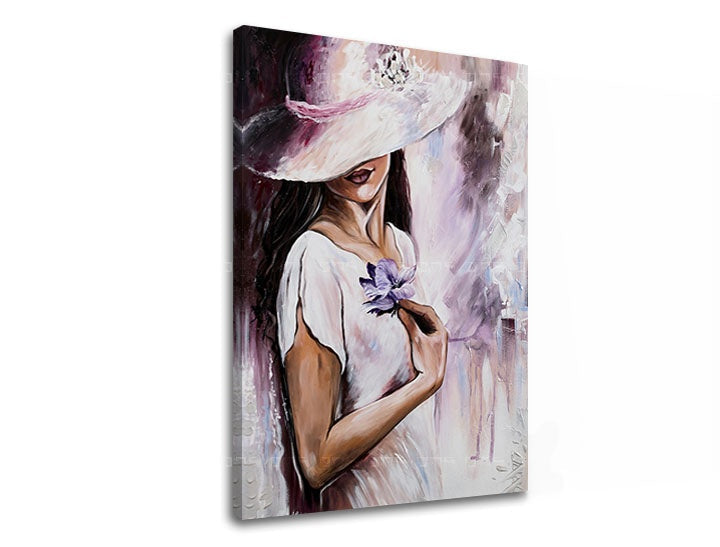 Modern tablou cu motivul FEMEIE, pălărie, floare în alb-violet nuanțe | Tablou pe pânză FEMEIE, eleganță și natură – previzualizare
