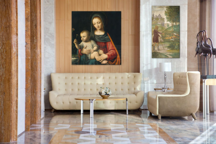 Vintage tablou pe pânză cu motivul REPRODUKCIA – Leonardo da Vinci, floare, hartă, motiv religios în albastru-roșu nuanțe agățat în interiorul sufragerie – interior