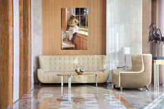 Vintage tablou pe pânză cu motivul SUNSHINE - Lawrence Alma-Tadema, okno, grădină, pălărie, hartă în multicolor nuanțe agățat în interiorul sufragerie – interior