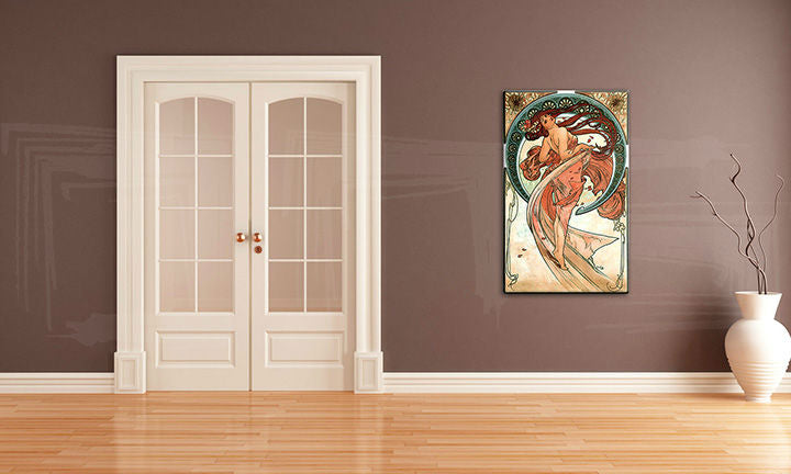 Geometric tablou pe pânză cu motivul TANEC – Alfons Mucha, natură în albastru-auriu nuanțe agățat în interiorul hol, atmosferă elegantă – interior