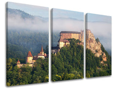Clasic tablou pe pânză cu motivul SLOVACIA, castel, pădure, ceață ușoară, munți în maro-gri nuanțe, atmosferă liniștită, natură, execuție cu trei panouri – principală